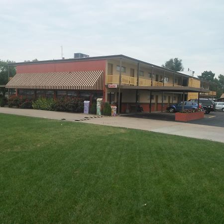 Travelers Budget Inn Great Bend Buitenkant foto