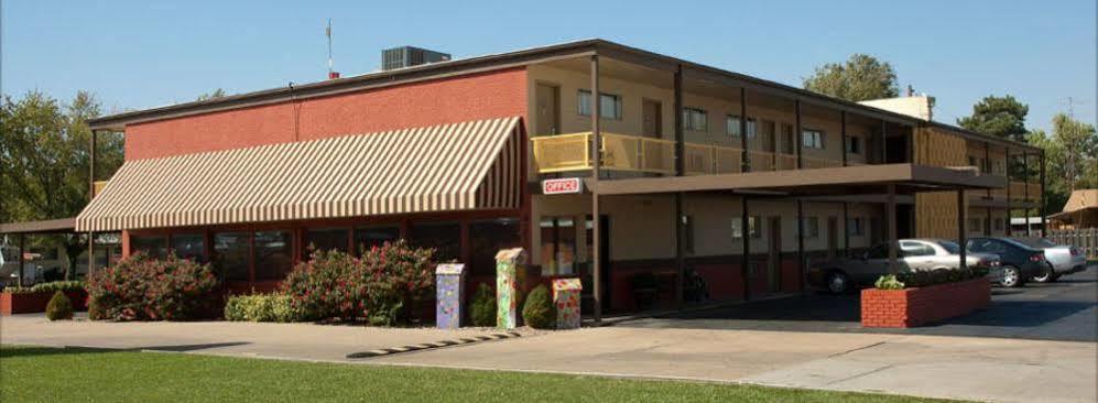 Travelers Budget Inn Great Bend Buitenkant foto