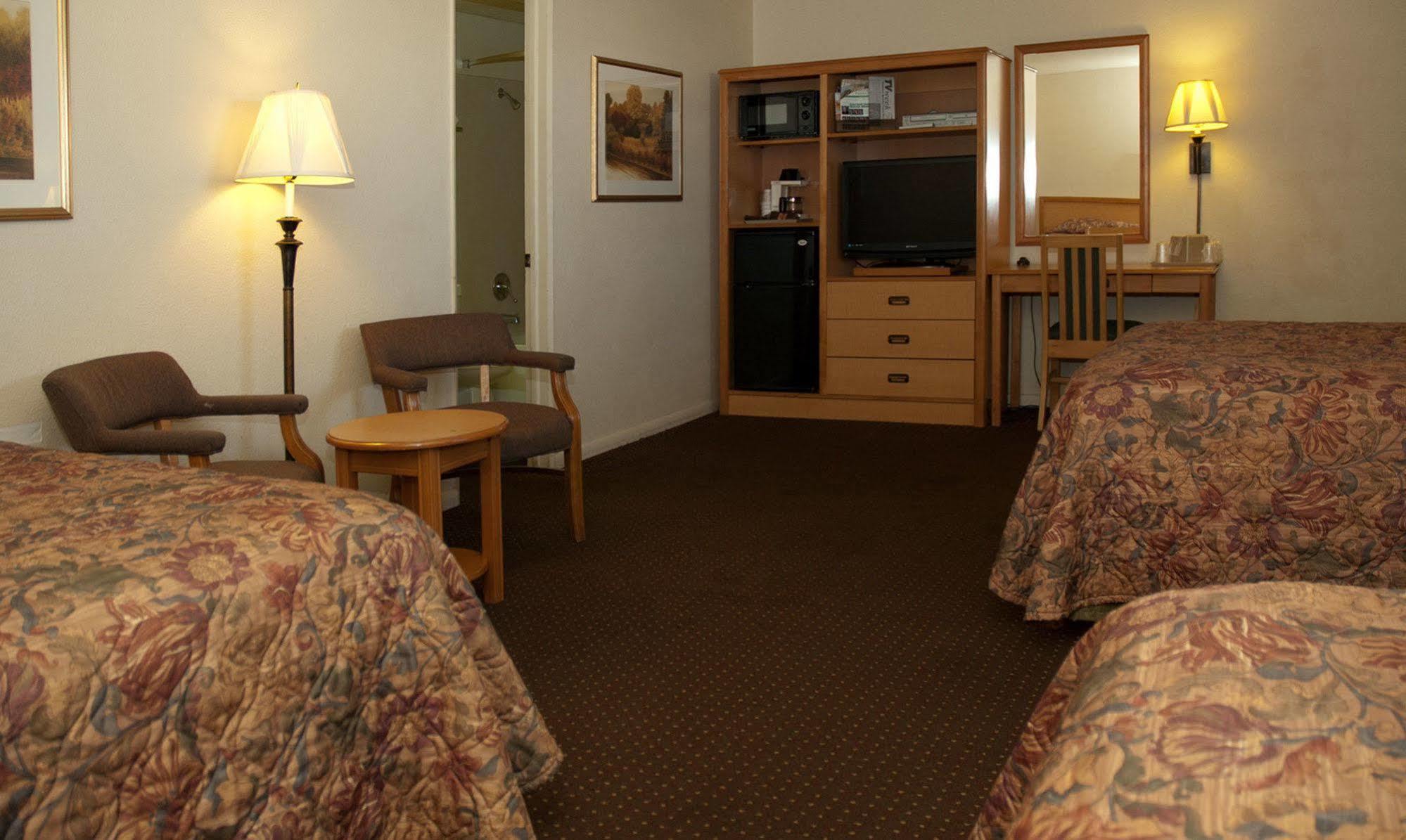 Travelers Budget Inn Great Bend Buitenkant foto