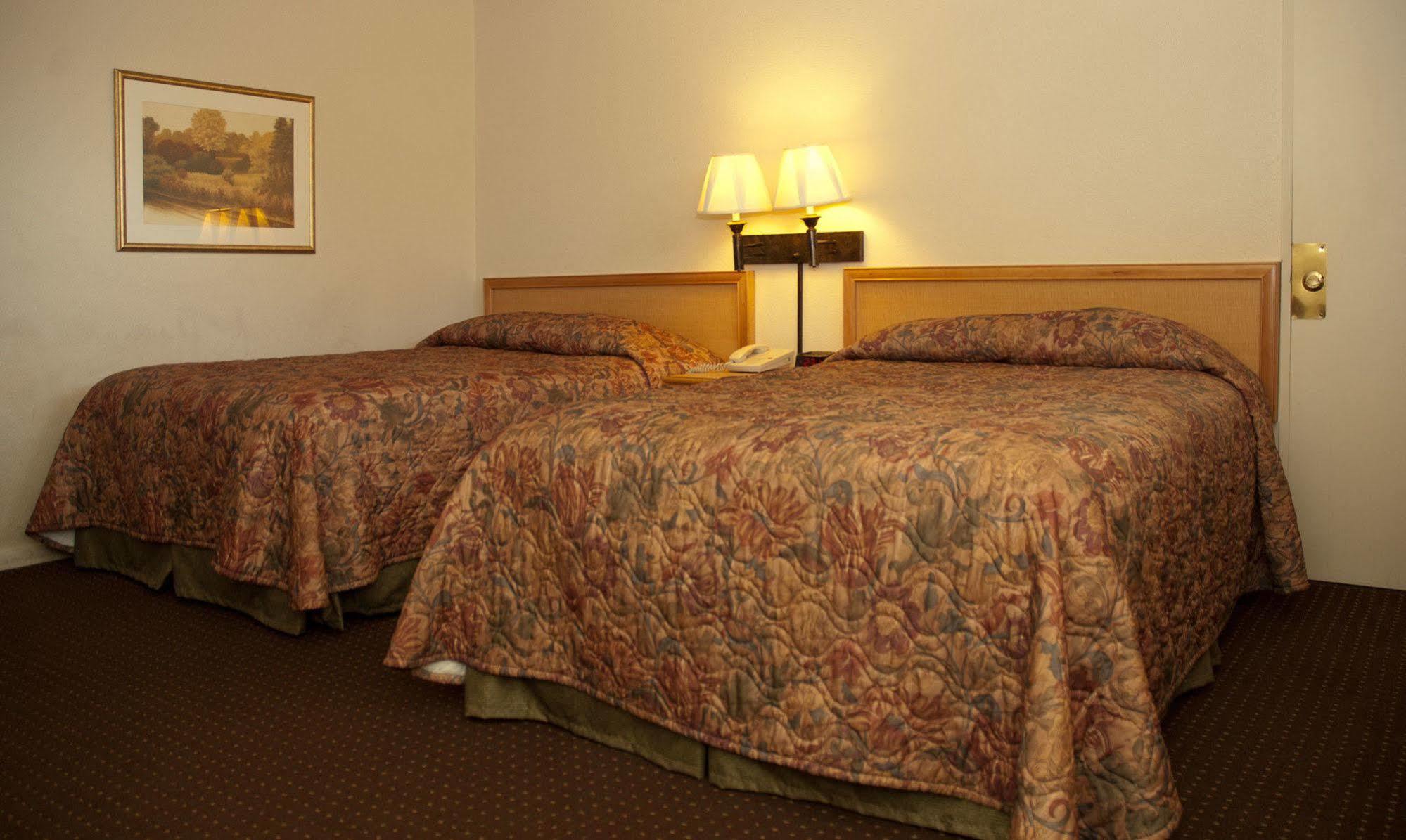 Travelers Budget Inn Great Bend Buitenkant foto